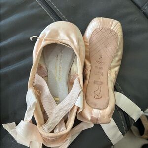 Bloch European Balance Pointe Shoes